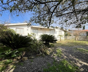 ویلاباغ ۵۷۰ متری قیمت مناسب لوکیشن عالی سنددار با۱۳۰متربنا و ۳ خواب